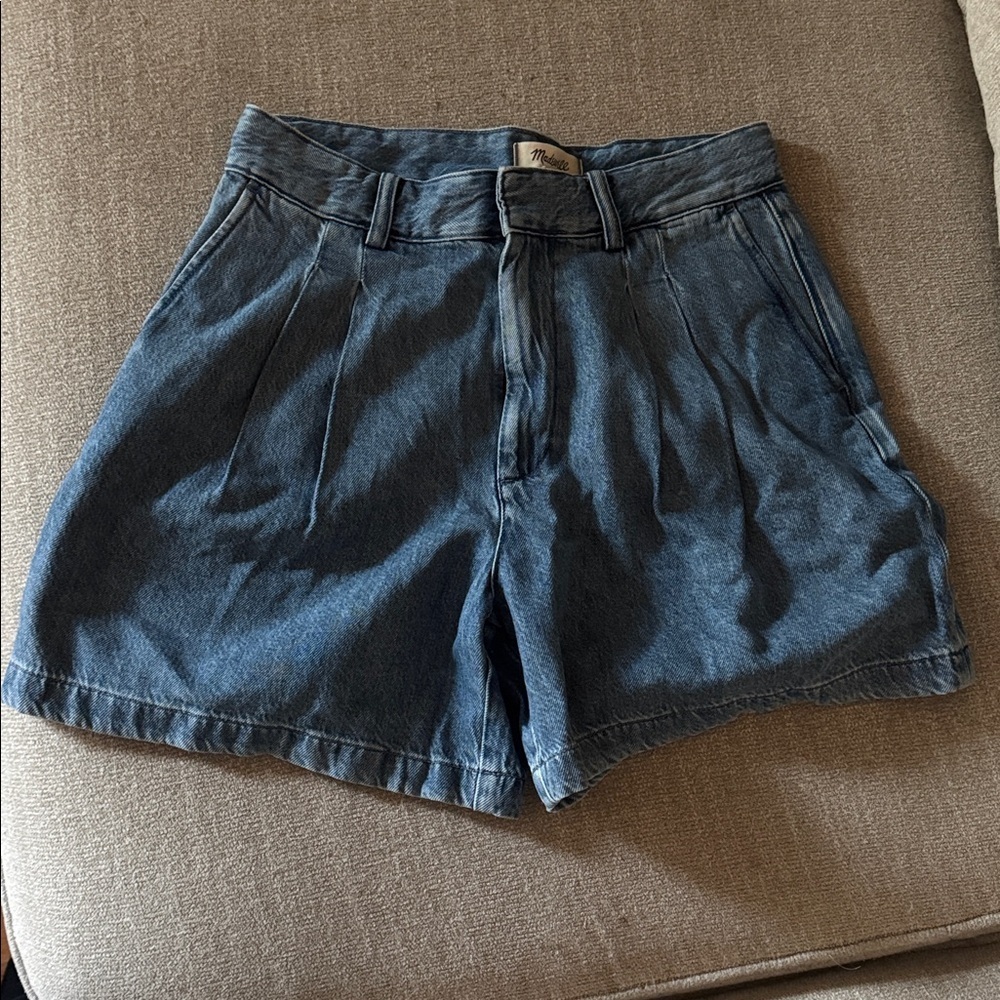 Madewell Pleated Trouser High Waist Shorts Airy Denim Size 27 NWT - Picture 2 of 4